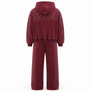 Conjunto Deportivo de Dos Piezas para Mujer, Sudadera con Capucha Color Borgoña Lavado, Detalles de Pedrería, Ropa Deportiva Casual, Estilo Urbano, Marca White Bird Express - Product Image 3