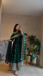 Ensemble de robe ethnique de luxe avec robe en georgette évasée, pantalon confortable et dupatta brodé - Product Image 3