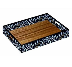 Plateaux de service et de rangement rectangulaires modernes en bois naturel avec incrustations de résine et de nacre pour mariages, Ramadan, Aïd et autres occasions festives - Product Image 1