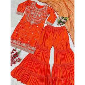 Ensemble élégant de vêtements de fête pour femmes de créateur haut et bas avec Dupatta - Product Image 5