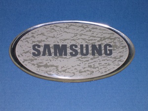 Plaque de logo métallique personnalisée en aluminium avec finition imprimée ou antique - Product Image 5