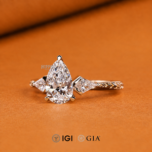 Bague de fiançailles Art Nouveau à trois pierres en diamant poire avec taille aile de cerf latérale, bague de mariage pour elle, bague Art Déco conique pour anniversaire - Product Image 3
