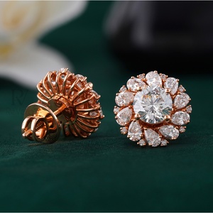 Pendientes de Diamantes Florales con Halo de 3.61 CT, Cultivados en Laboratorio, Oro Rosa de 14K, Cierre de Rosca, para Fiestas, Chapados en Rodio y Oro - Product Image 2