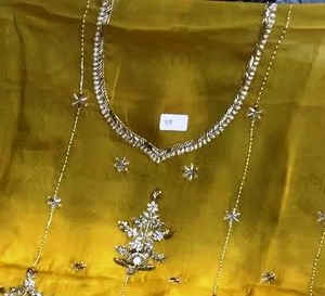 Salwar Kameez indien en soie mélangée, richement brodé, pour femmes, collection de luxe pour invitées de mariage et occasions festives, disponible au meilleur prix - Product Image 6