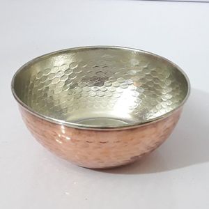 ชามทองแดงตกแต่งลายตอก ขนาดใหญ่ สำหรับใส่ผลไม้ ใช้ในบ้าน ห้องครัว โต๊ะอาหาร ของขวัญแต่งงาน ของตกแต่งโรงแรม ผู้ผลิต OEM ODM จากอินเดีย - Product Image 3