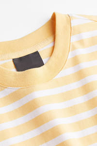 เสื้อยืดพิมพ์ลายตัวอักษรผ้าฝ้ายแท้ 100% สไตล์สปอร์ต ผ้าทอทรงโอเวอร์ไซส์สำหรับผู้ชาย - Product Image 4