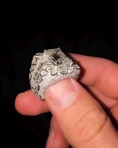 Bague Statement en Moissanite Taille Émeraude Givrée, Large Pavé de Baguettes, Plaqué Rhodium, Forme Fleur, Style Art Déco Vintage, Argent Sterling 925 - Product Image 5