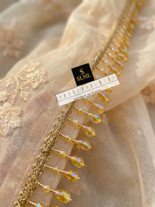 Vestido de Novia Lehenga Saree de Lujo Premium, Hecho a Mano, con Adornos de Cristal Dorado en Forma de Lágrima y Encaje Colgante - Product Image 2