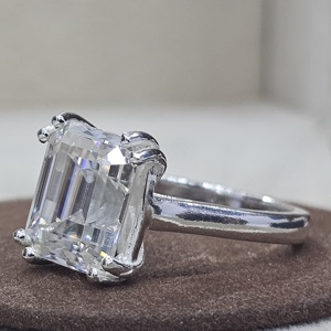 Moissanite Anillos finos originales Plata de Ley 925 Excelente calidad Última moda Corte Esmeralda Moissanite Anillos de piedras preciosas - Product Image 2