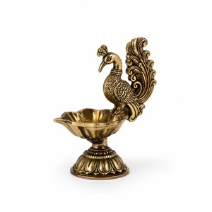 Lampe à huile Diya en laiton antique en forme de paon - Artisanat artisanal pour la décoration intérieure en gros - Product Image 1