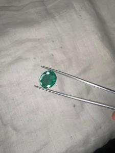 Émeraude naturelle de Zambie de 3,70 carats, taille ovale, pierre précieuse verte de qualité supérieure pour la fabrication de bijoux fins, vente en gros - Product Image 1