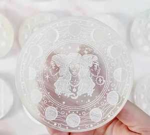 Plaque de Recharge en Sélénite Gravée Arbre de Vie, Lune et Soleil, Disque de Recharge en Cristal, Plaque de Grille de Cristal pour Nettoyage Énergétique Reiki - Product Image 5
