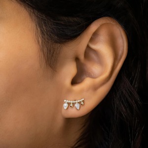Pendiente de oro de 14k con diamante en forma de pera, arete tipo ear cuff delicado, minimalista, brillante, con diamante natural individual, joyería tipo crawler. - Product Image 1