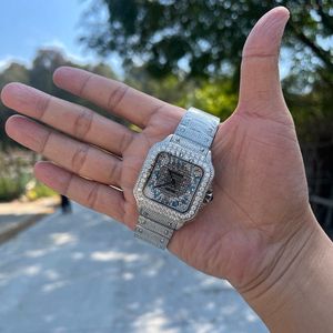 Splendide montre analogique à quartz pour homme avec boîtier carré en moissanite, chiffres romains, fermoir caché, verre saphir de 28 mm, mouvement ETA - Product Image 3
