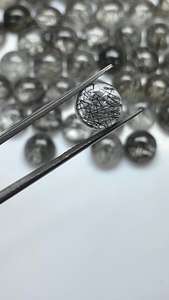 ควอตซ์รูทิเลเต็ดธรรมชาติทรงคาโบชอง สีดำ รูปทรงเข็มกลม เม็ดพลอยหลวม สำหรับเครื่องประดับทางจิตวิญญาณ ขายส่งจำนวนมาก สำหรับงานแสดงสินค้าอัญมณี - Product Image 2