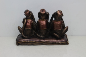 Statue des Trois Singes Sages en Polyrésine Faite à la Main par Nirmala Handicrafts, Finition Cuivre Antique Traditionnelle, Ne Pas Entendre le Mal, Ne Pas Voir le Mal - Product Image 6