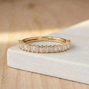 Anillo de Boda Elegante para Ella con Diamantes Cultivados en Laboratorio de Corte Baguette y Princesa, Color E VVS, Oro Sólido de 10K, 14K, 18K, Media Eternidad - Product Image 1