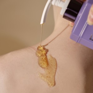 Gel Douche Parfumé Teabless à la Sauge, Ambre et Thé Violet, Formule Moussante Rafraîchissante et Hydratante 500g - Product Image 2