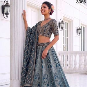 Lehenga Choli de Seda Premium con Bordado Pesado y Trabajo Zari, Dupatta Elegante, Precio al por Mayor por Royal Exports - Product Image 2