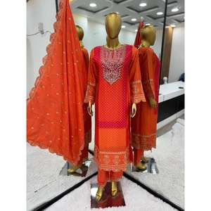 DISEÑADOR CHINON BORDADO SECUENCIA TRABAJO TOP PANT CON DUPATTA NARANJA - Product Image 1