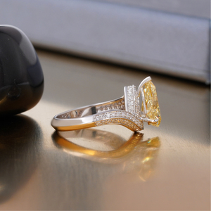 Anillo de Diamante Amarillo Intenso de 2.51 CT, Corte Pera, Cultivado en Laboratorio, con Oro de 14K - Product Image 3