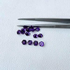 Ametiste africaine naturelle violette de 6 mm, taille hexagonale facettée, pierre précieuse faite à la main, vente en gros, achetez en ligne maintenant - Product Image 1