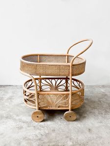 Chariot de service de bar en rotin fait main de luxe avec plateau en bois durable pour mobilier de restaurant moderne - Product Image 5