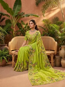 Blusa de Saree Verde Fendy de NiMa Creations, con Bordado Floral, para Mujer, Tradicional India y Pakistaní, para Bodas y Fiestas - Product Image 6