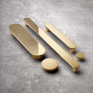 Manijas y repuestos para puertas de estilo tradicional, ideales para puertas principales o entradas de dormitorios, duraderas y elegantes. - Product Image 1