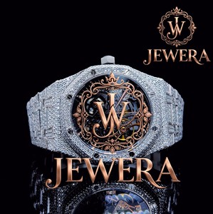 Montre de style diamant Moissanite en promotion, entièrement sertie de pierres, idéale pour le quotidien et les cadeaux de luxe, disponible à la vente - Product Image 1