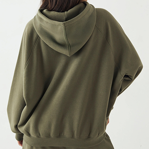 Sudadera Extra Grande Color Verde Oliva para Mujer, con Hombros Caídos, de Algodón y Felpa, Transpirable, Ecológica, con Estampado de Insignia Frontal, para Otoño - Product Image 2