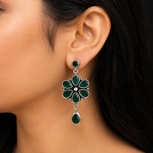 Boucles d'oreilles pendantes en onyx argenté oxydé en forme de fleur, vente en gros |   Fabricant de boucles d'oreilles ethniques bohèmes en laiton |   Bijoux de mode haut de gamme - Product Image 6