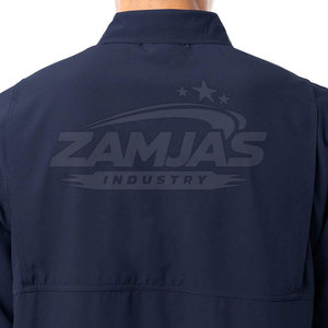 เสื้อเชิ้ตคาร์โก้แบบมีกระเป๋าหน้าติดกระดุมโค้งพร้อมโลโก้แบบกำหนดเอง สไตล์ลำลอง ระบายอากาศได้ดี ลายเรียบ แขนยาวสำหรับผู้ชาย - Product Image 6