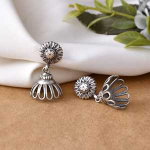 Boucles d'oreilles pendantes Meera Jaipur Fine Dangle Pushp Jhumki - Product Image 1