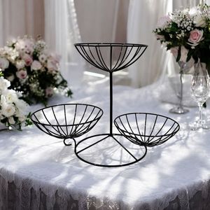 Corbeille à fruits en métal, servant de rangement fonctionnel et de centre de table élégant pour les tables à manger - Product Image 1