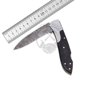 มีดพับดามัสกัสทำมือรุ่นใหม่ ด้ามไม้ปักก้าสีดำ มีดพกพาสำหรับล่าสัตว์กลางแจ้ง - Product Image 1