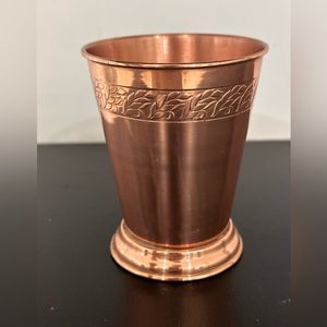 Verre en cuivre poli avec finition extérieure brillante, artisanat traditionnel pour des espaces de cuisine et de salle à manger élégants - Product Image 1