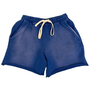 Pantalones Cortos de Algodón Personalizados con Lavado Ácido, Parches Bordados, Dobladillo sin Rematar, Corte Desgastado y Efecto Descolorido por el Sol para Hombre - Product Image 1