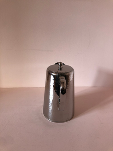 Carafe à boisson décorative en acier inoxydable martelé avec couvercle, élégante carafe à eau en métal pour hôtel, restaurant, traiteur - Product Image 5