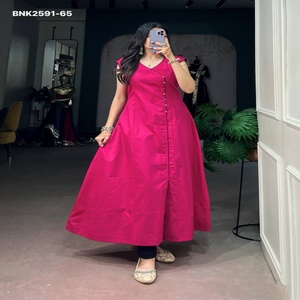 Nouvelle Collection de Kurtis Longs en Coton Khadi avec Détails Ghughri et Fente Avant, Fournisseur et Exportateur Mondial - Product Image 1