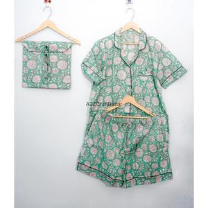 Pyjama de luxe moderne pour femme en coton et dentelle, à manches courtes, col en V, imprimé floral, respirant, lavable, coupe trapèze, sexy et romantique, idéal pour les soirées en boîte de nuit - Product Image 6