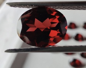 Granate natural/calidad AAA+/si es limpio/granate rojo de Mozambique, ovalado/faceteado/6 x 4 mm - Product Image 2