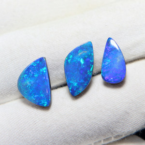 Opale naturelle australienne doublette cabochon, feu bleu, forme fantaisie, pierre précieuse d'opale en vrac pour la fabrication de bijoux, vente en gros - Product Image 2