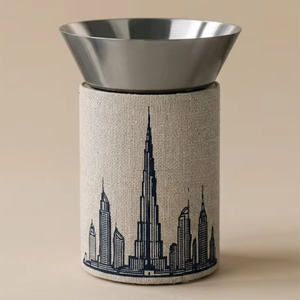 Quemador de incienso con estampado de mezquita, plato plateado cepillado con base de cilindro de lino, presenta un elegante diseño índigo de minaretes bajo una luna creciente. - Product Image 4