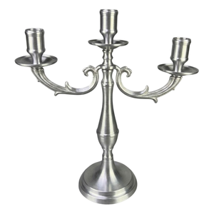 Elegante Candelabro Decorativo de 5 Brazos en Aluminio Plateado para Mesa de Comedor y Eventos, Acabado de Alta Calidad - Product Image 4