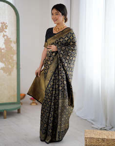 Sari en soie noir et or à motif traditionnel pour femme, tenue de mariage, style Inde Pakistan, longueur au sol, coupe classique, protection solaire intégrale - Product Image 3