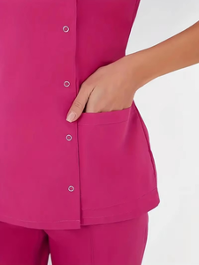 Ensemble d'uniformes médicaux tissés roses et bleus de haute qualité, écologiques, anti-aiguilles, coupe confortable, boutons-pression, poches, pour hôpital - Product Image 2
