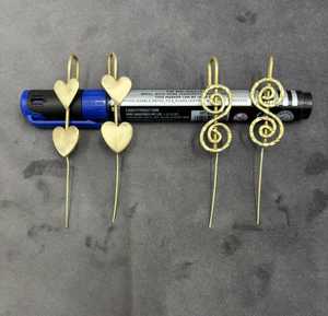 Modernos Pendientes Espirales Dorados Abstractos - Product Image 3