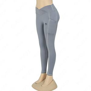 Mallas deportivas sin costuras OEM hechas a medida para tu ropa deportiva Pantalones de yoga ligeros de cintura alta Mallas de Yoga de cintura elástica - Product Image 3