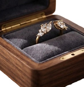 Anillo de compromiso de oro macizo de 10K, 14K, 18K con diamantes cultivados en laboratorio de corte marquesa y redondo, color clásico DEF, claridad VVS - Product Image 4